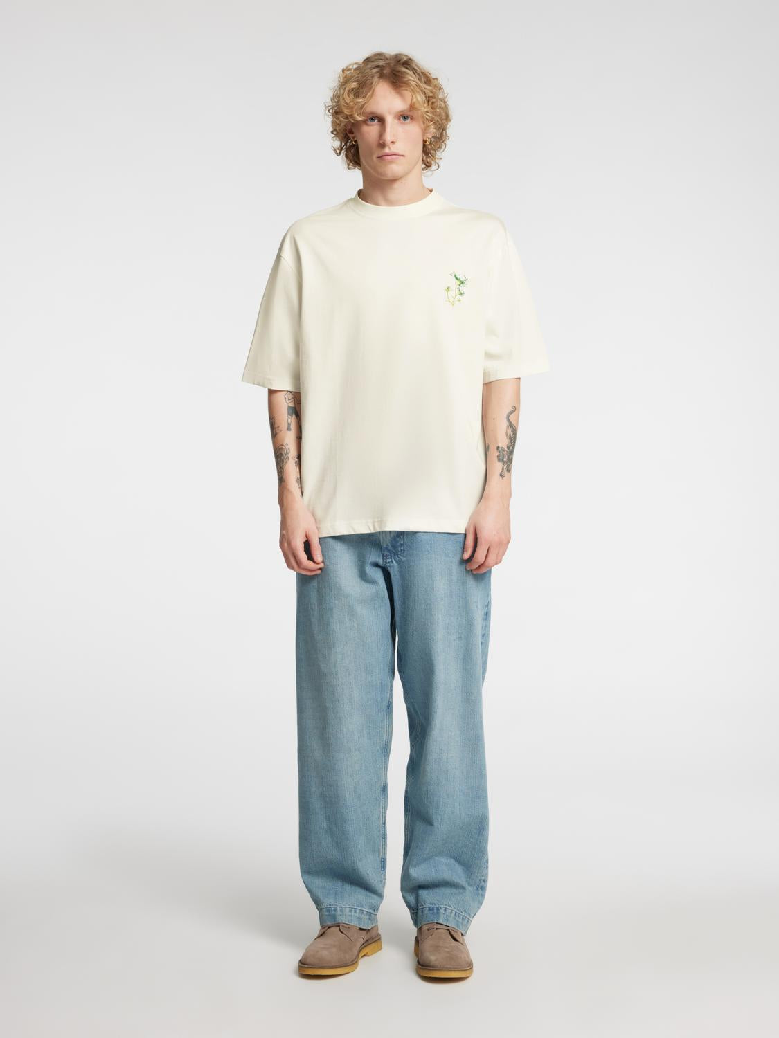 model_shot-front_full